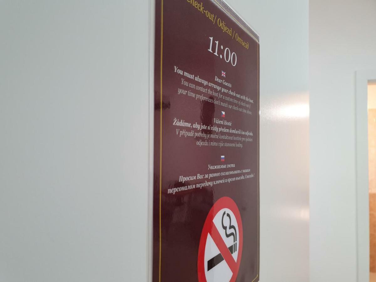 麦东娜公寓 卡罗维发利 外观 照片